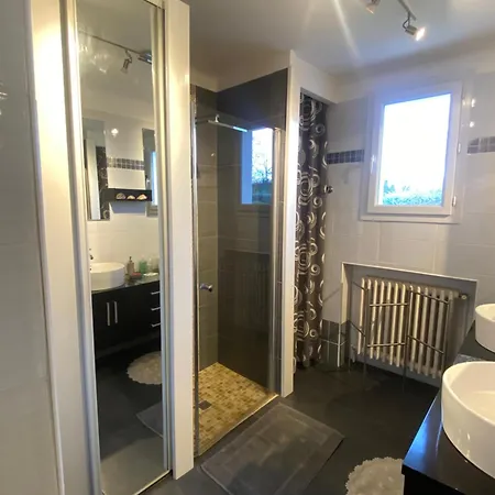 Privee Dans Maison + Petit Dejeuner Offert